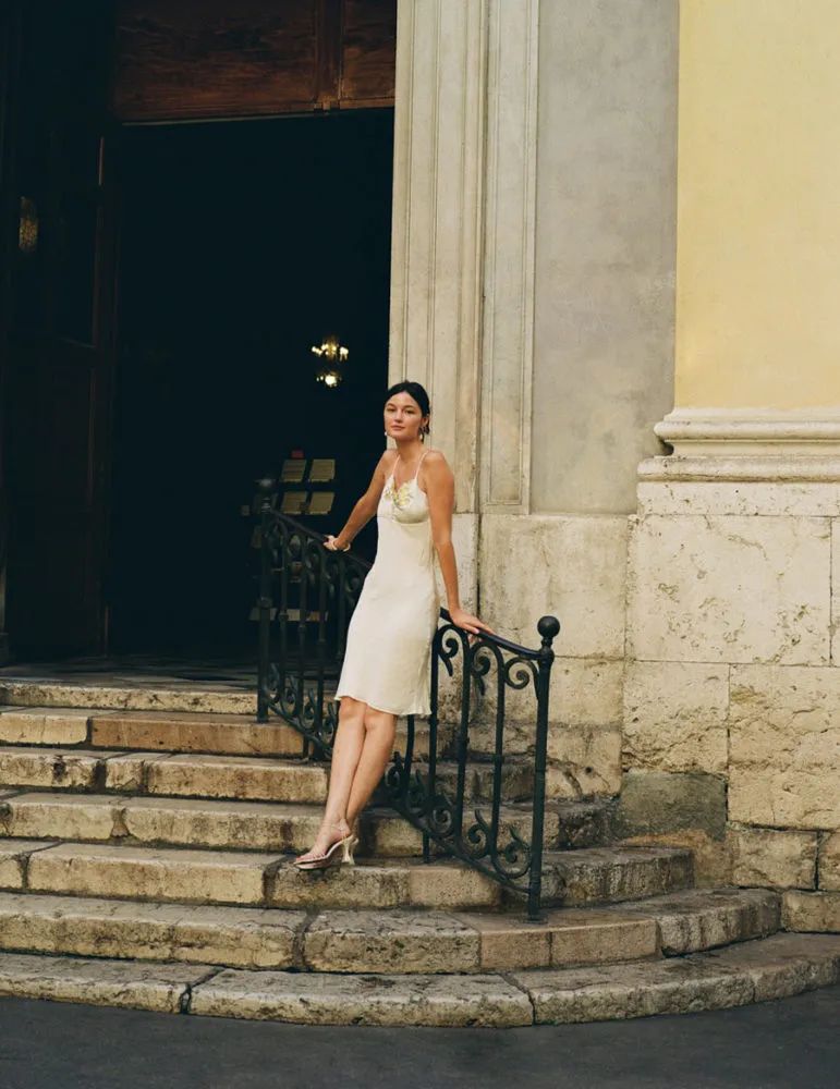 拥抱夏天……尽管她有点太过热情了