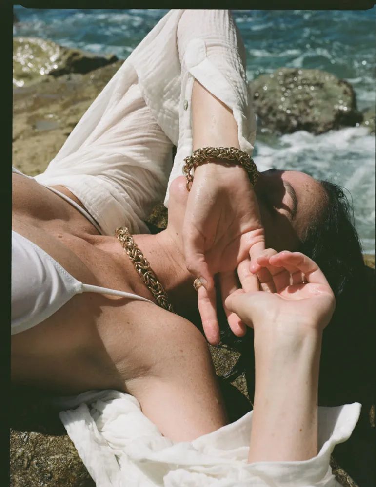 拥抱夏天……尽管她有点太过热情了