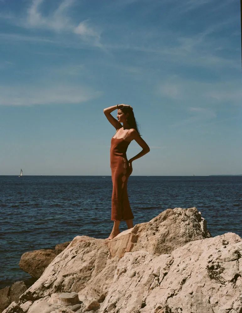 拥抱夏天……尽管她有点太过热情了