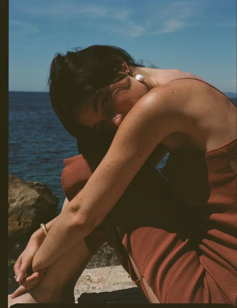 拥抱夏天……尽管她有点太过热情了