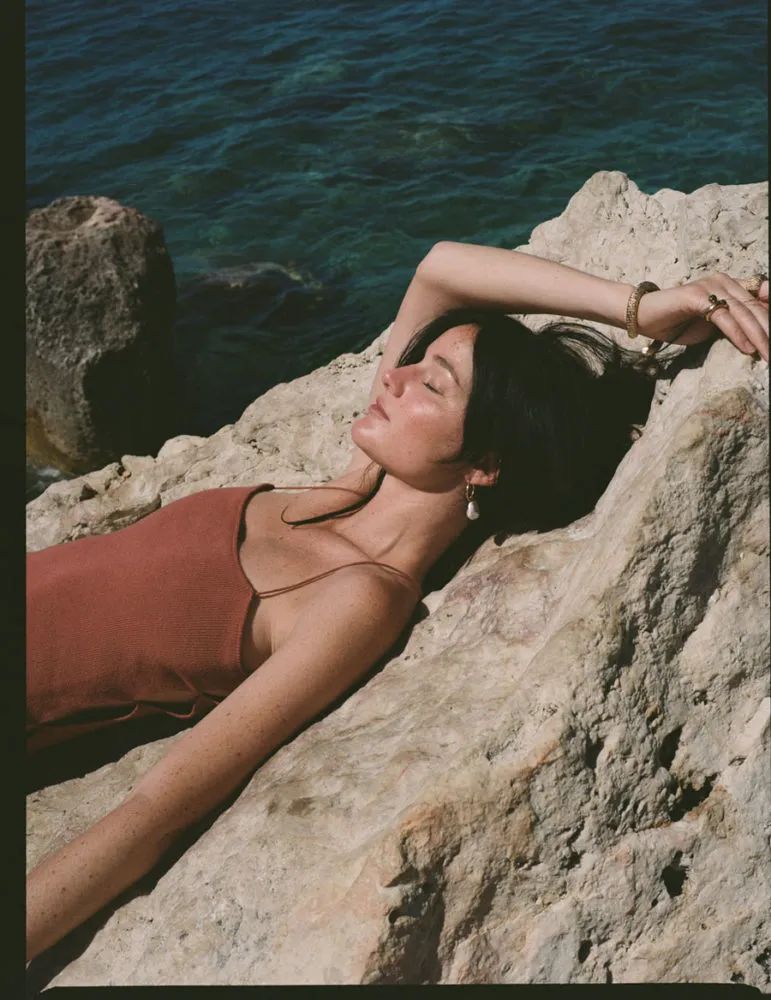 拥抱夏天……尽管她有点太过热情了