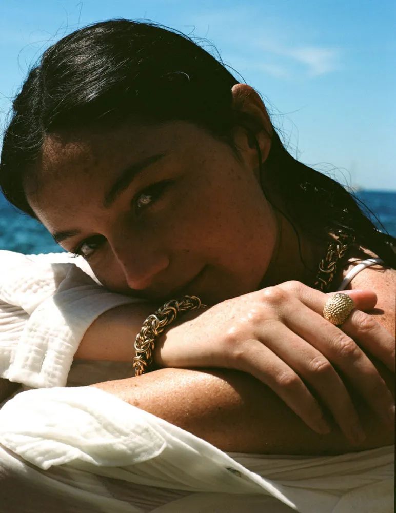 拥抱夏天……尽管她有点太过热情了