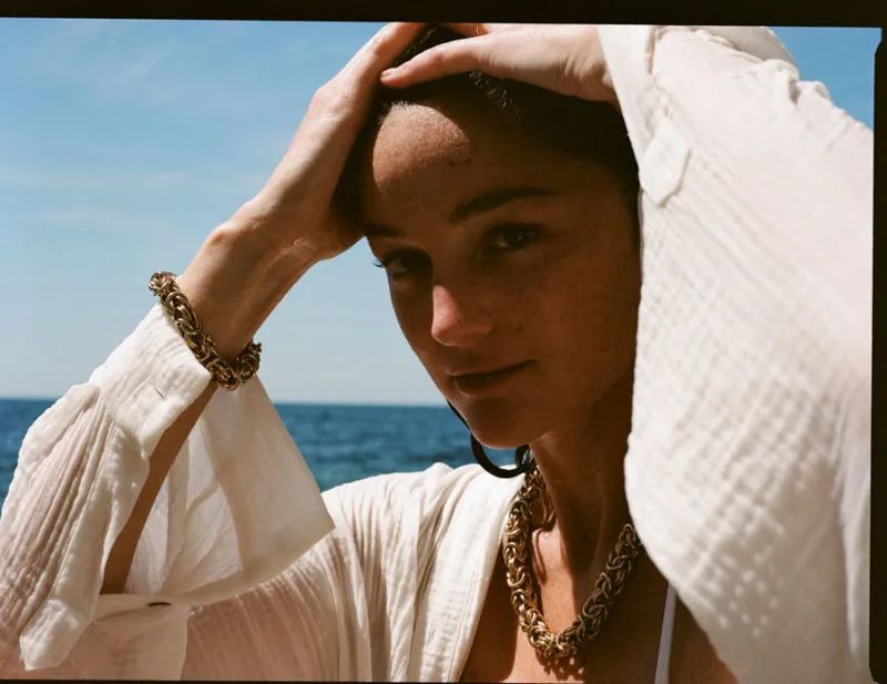 拥抱夏天……尽管她有点太过热情了