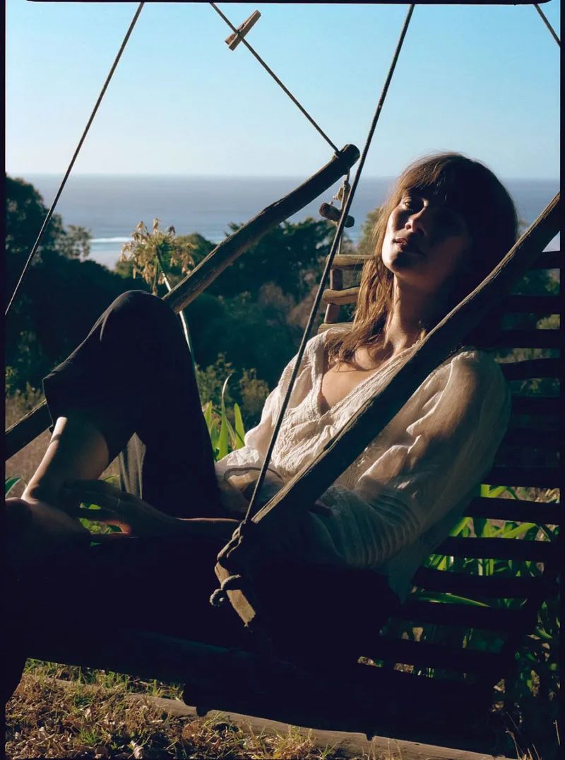 在光线里，诗意的伴随