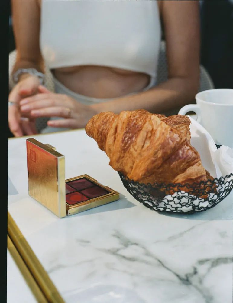 拥抱夏天……尽管她有点太过热情了