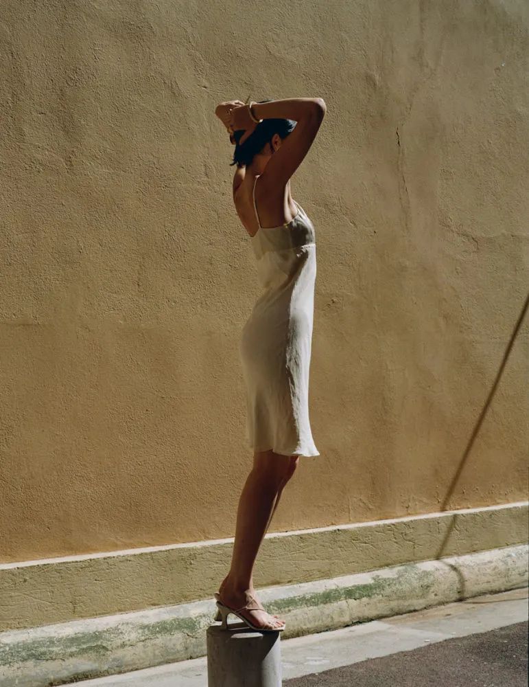 拥抱夏天……尽管她有点太过热情了