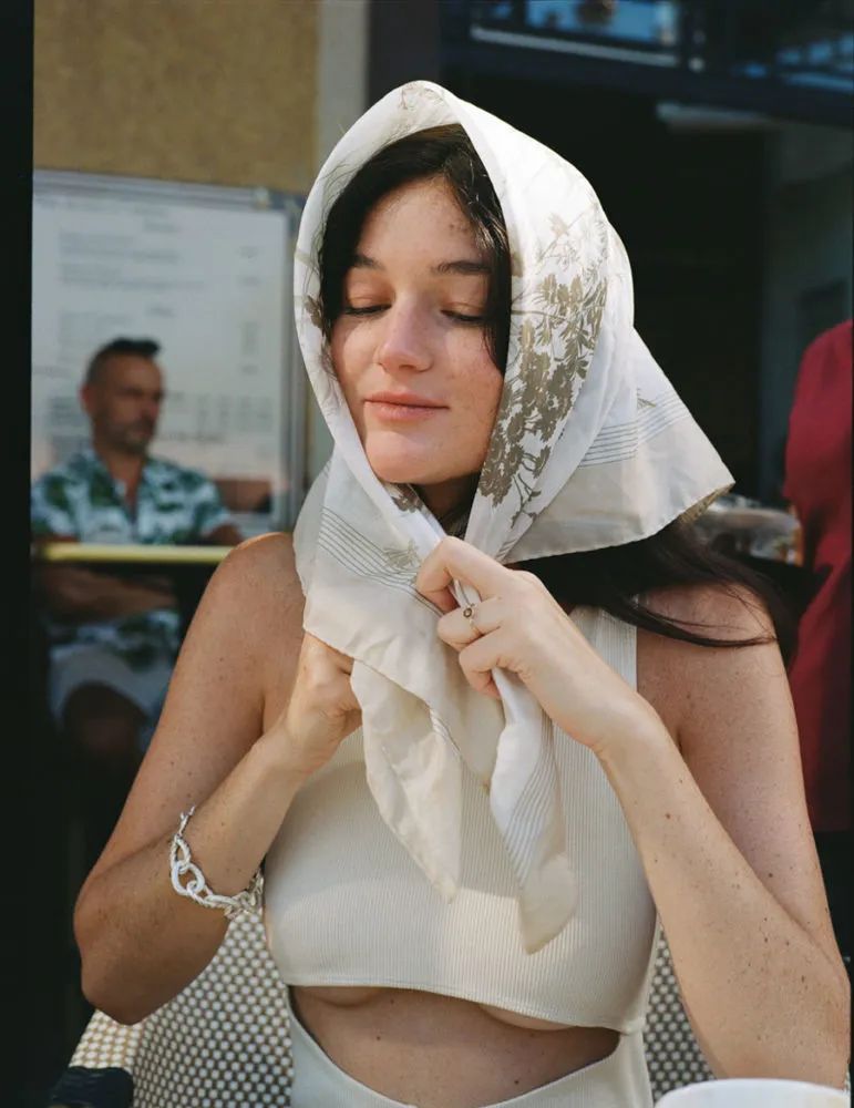 拥抱夏天……尽管她有点太过热情了