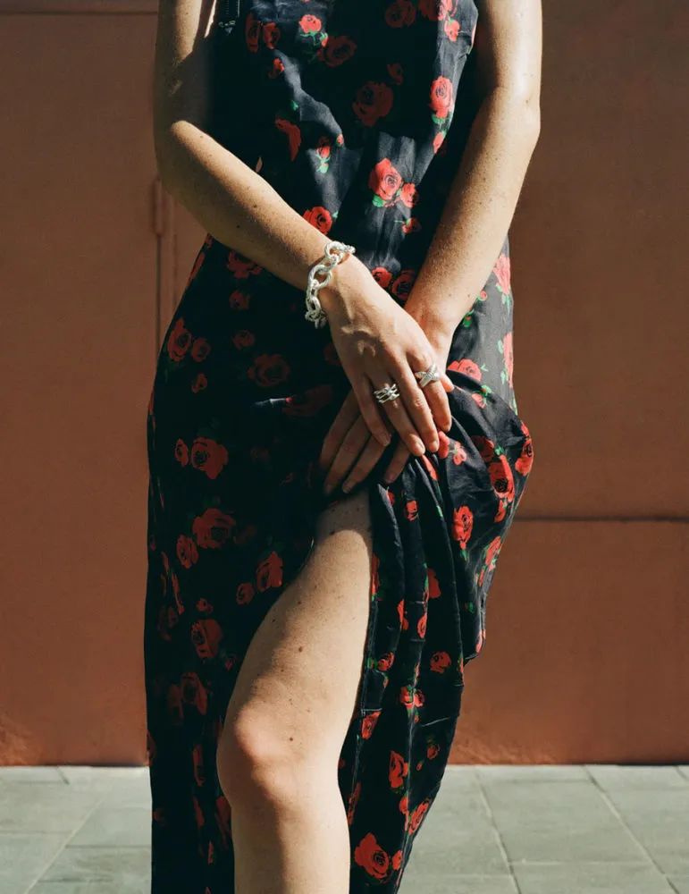 拥抱夏天……尽管她有点太过热情了