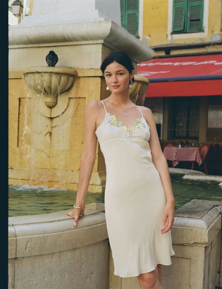 拥抱夏天……尽管她有点太过热情了