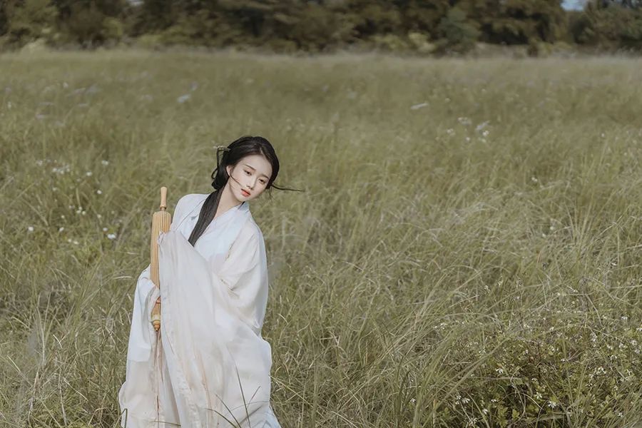 佳人：风有约，花不误