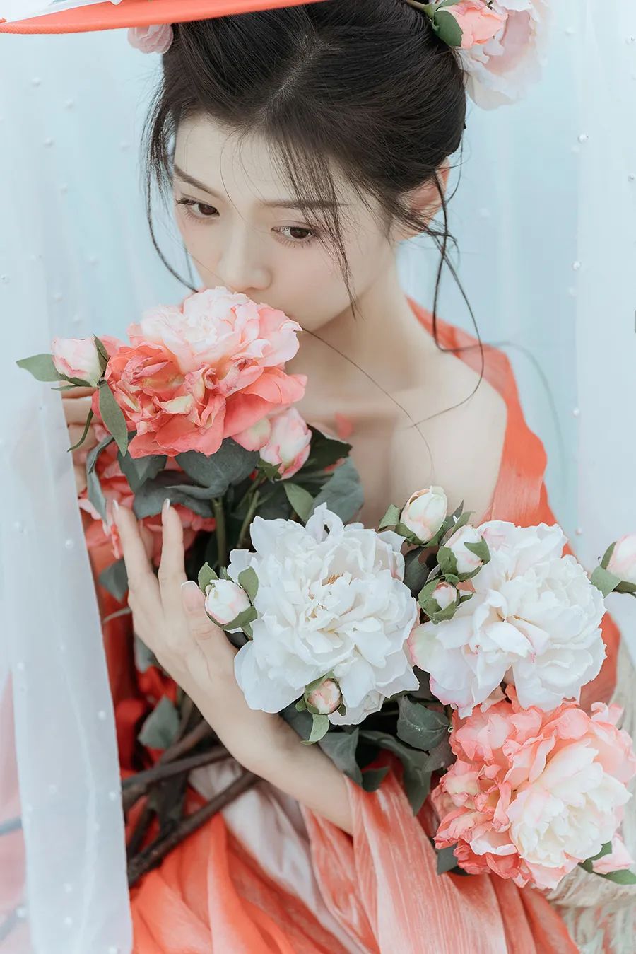 佳人：风有约，花不误