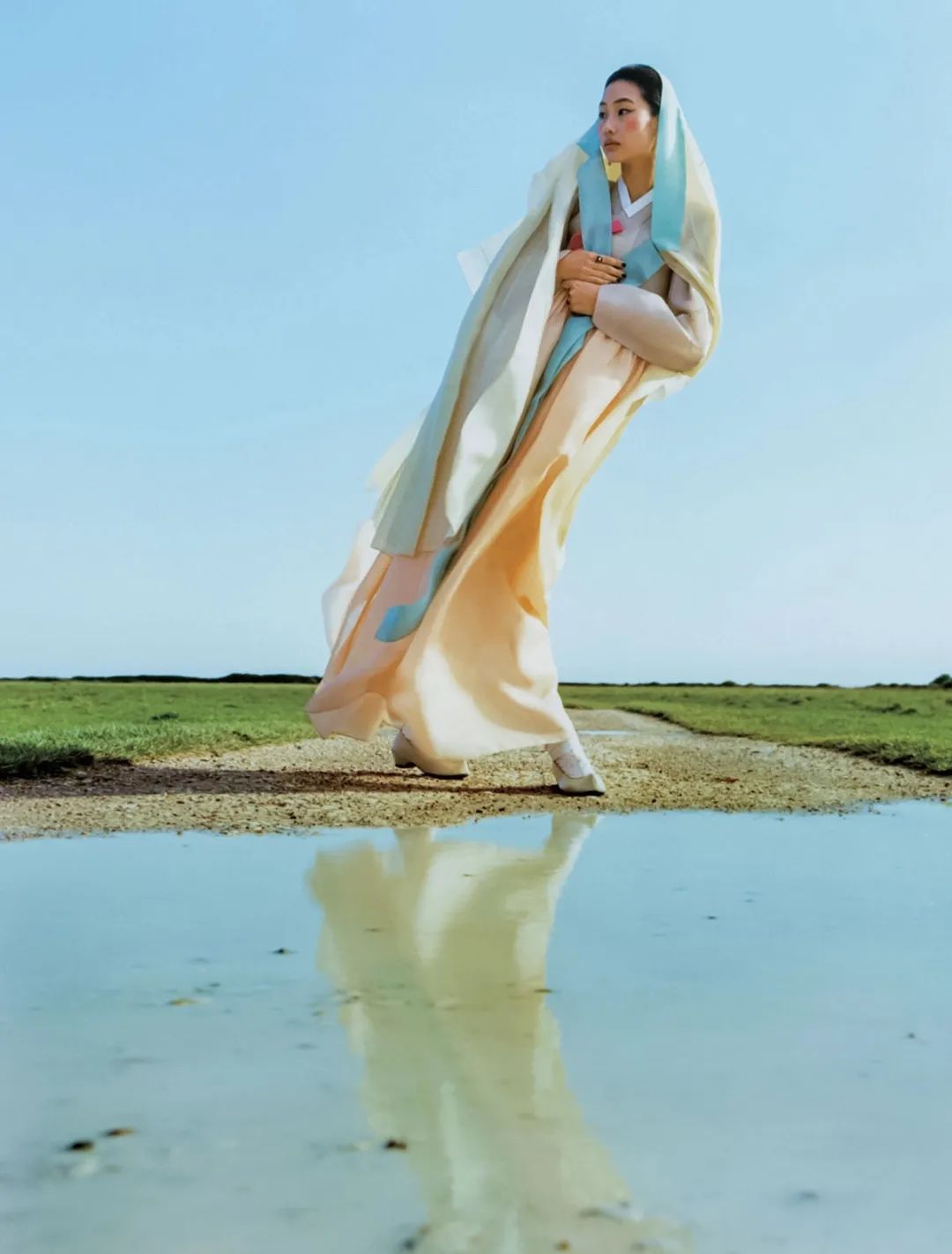 当东西方的旨趣交融时，美油然而生