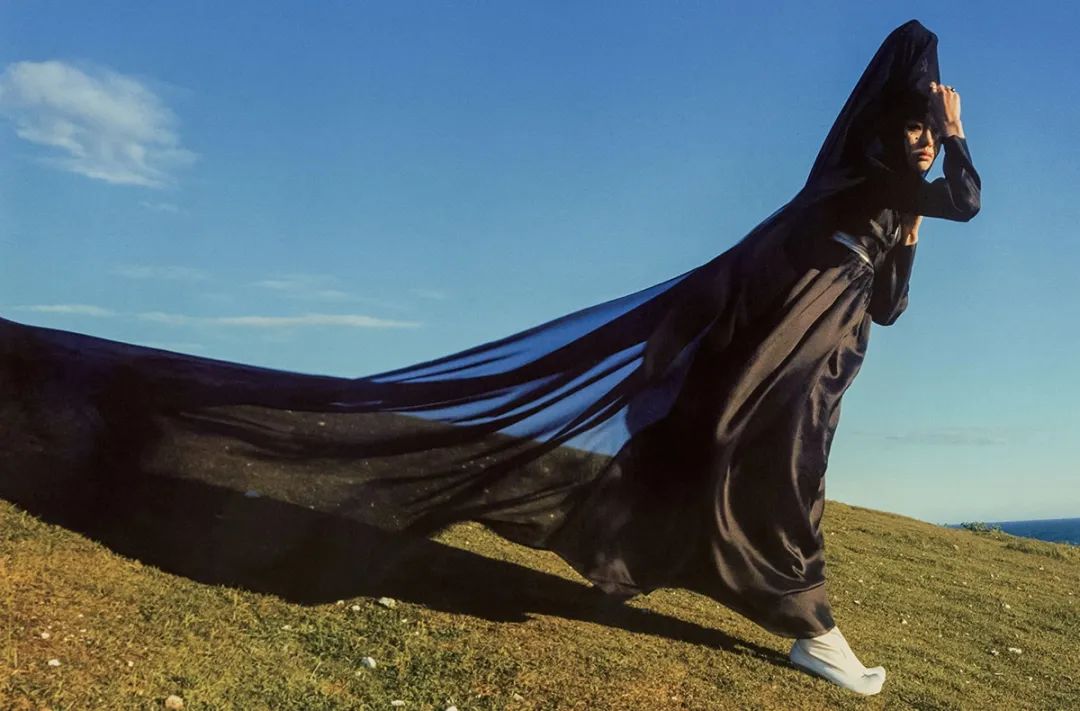 当东西方的旨趣交融时，美油然而生