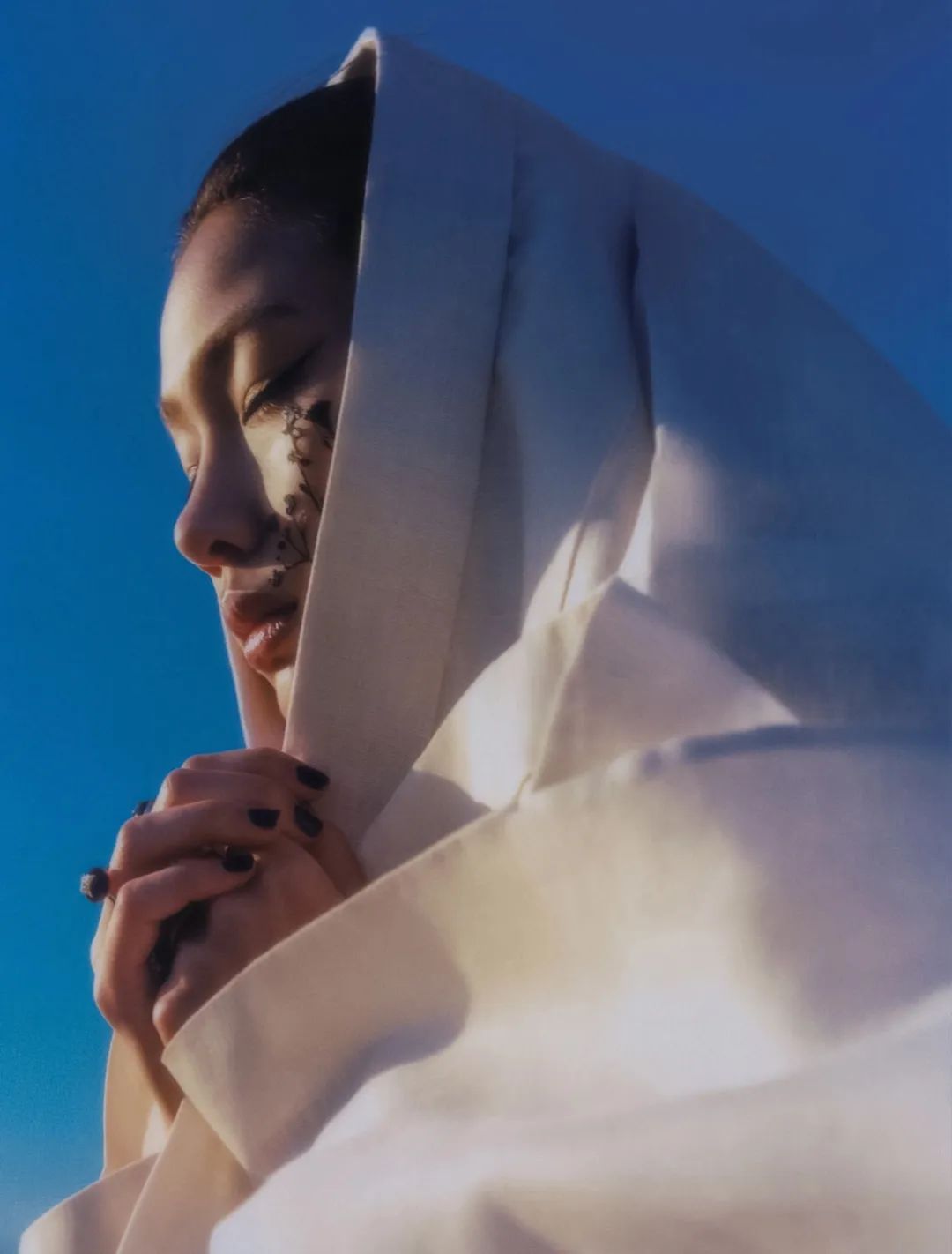 当东西方的旨趣交融时，美油然而生