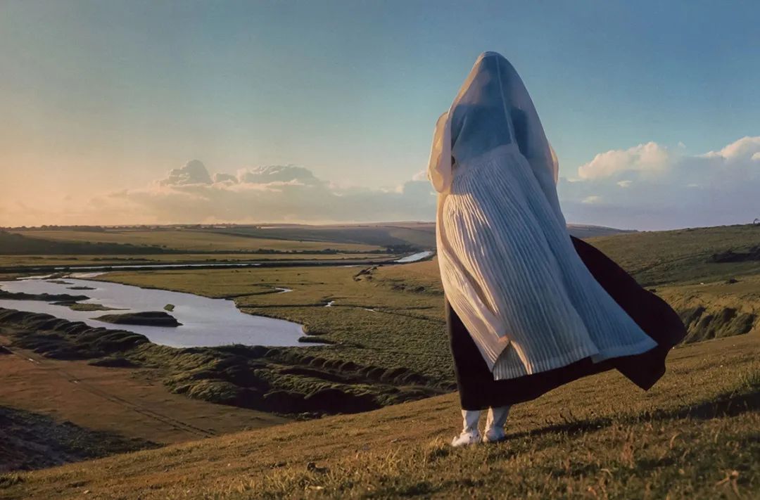 当东西方的旨趣交融时，美油然而生